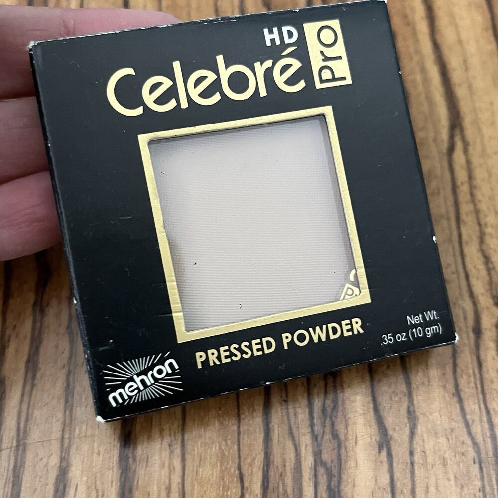 Mehron Celebré Pro-HD Pressed Powder Foundation Light 3